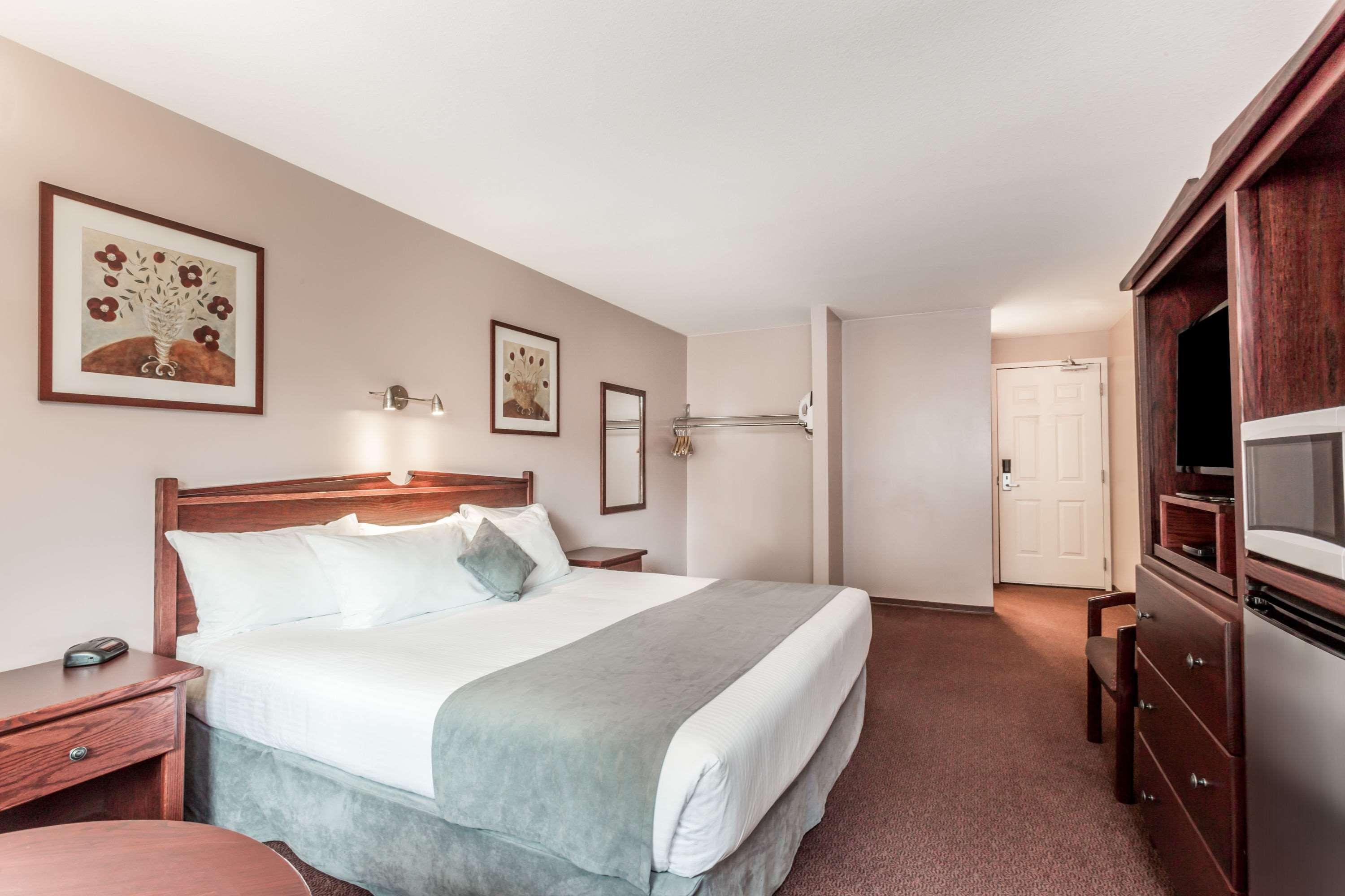 Super 8 By Wyndham Lake Country/Winfield Area Exterior photo