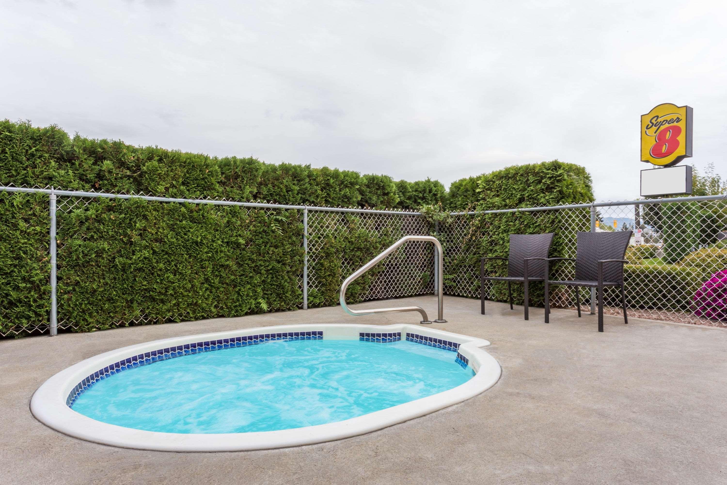 Super 8 By Wyndham Lake Country/Winfield Area Exterior photo